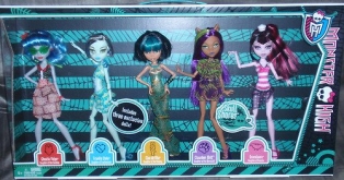 Набор кукол Побережье черепа. Дракулаура, Клео, Фрэнки, Гулия, Клодин 