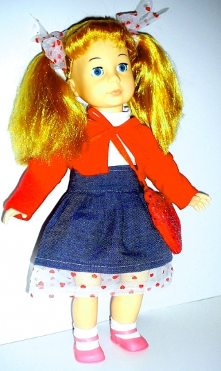 Интерактивная кукла Карапуз модница в красном