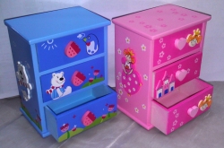 Детская деревянная шкатулка