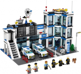 Лего 7498 City Полицейский участок