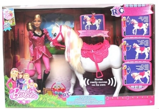 BARBIE. Барби тренирует лошадку в сказке о Пони